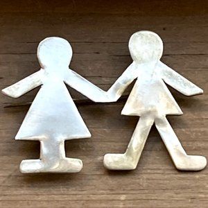 Sweet sterling holding hands brooch